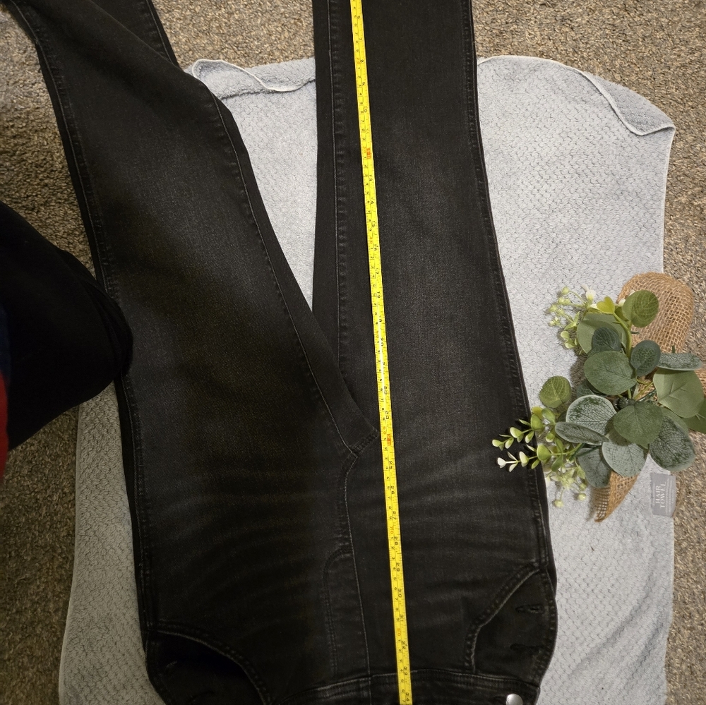 Classic Black Women's Denim Overalls - Picture 5 of 8